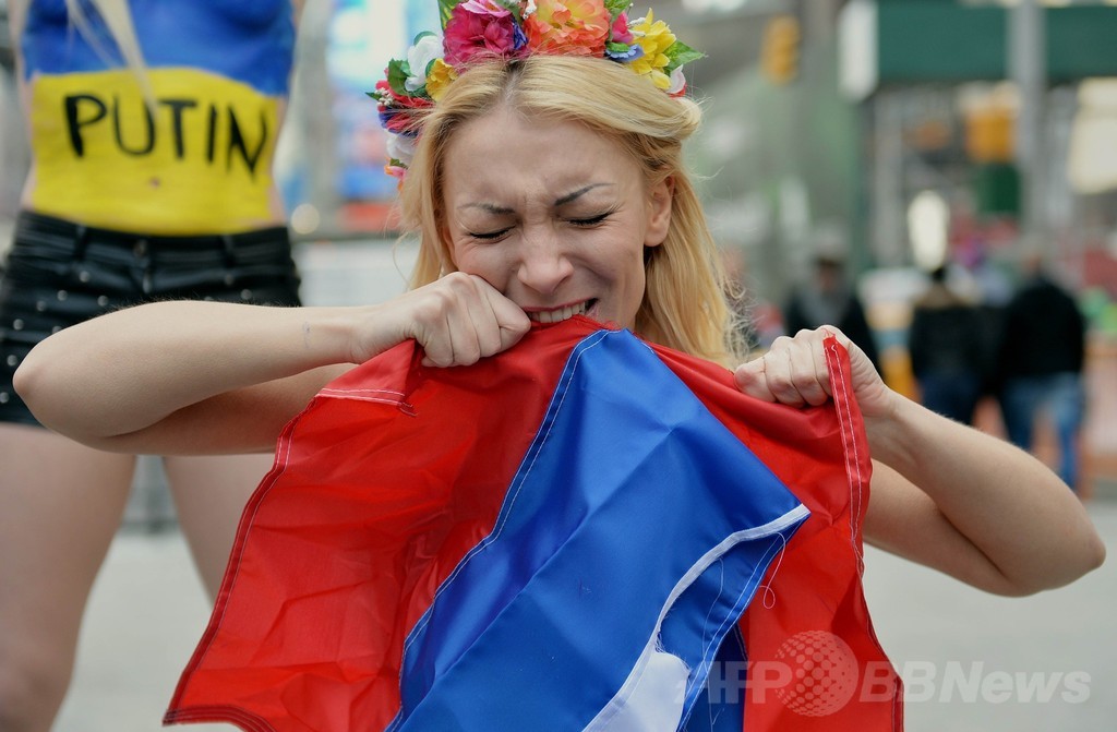 Nyタイムズスクエアでトップレスデモ、femen 写真10枚 国際ニュース：afpbb News