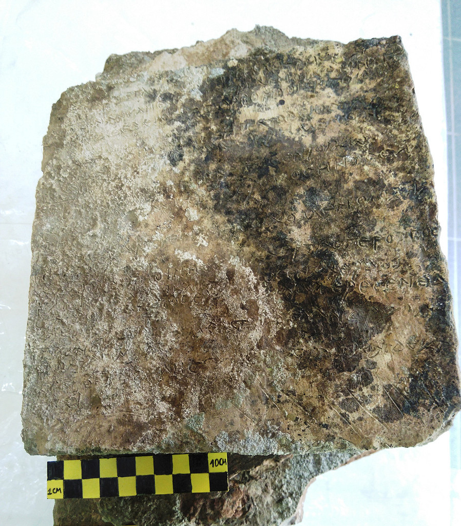 叙事詩「オデュッセイア」刻んだ3世紀の粘土板発見 ギリシャ最古の記録か 叙事詩「オデュッセイア」刻んだ3世紀の粘土板発見 ギリシャ最古の記録か
