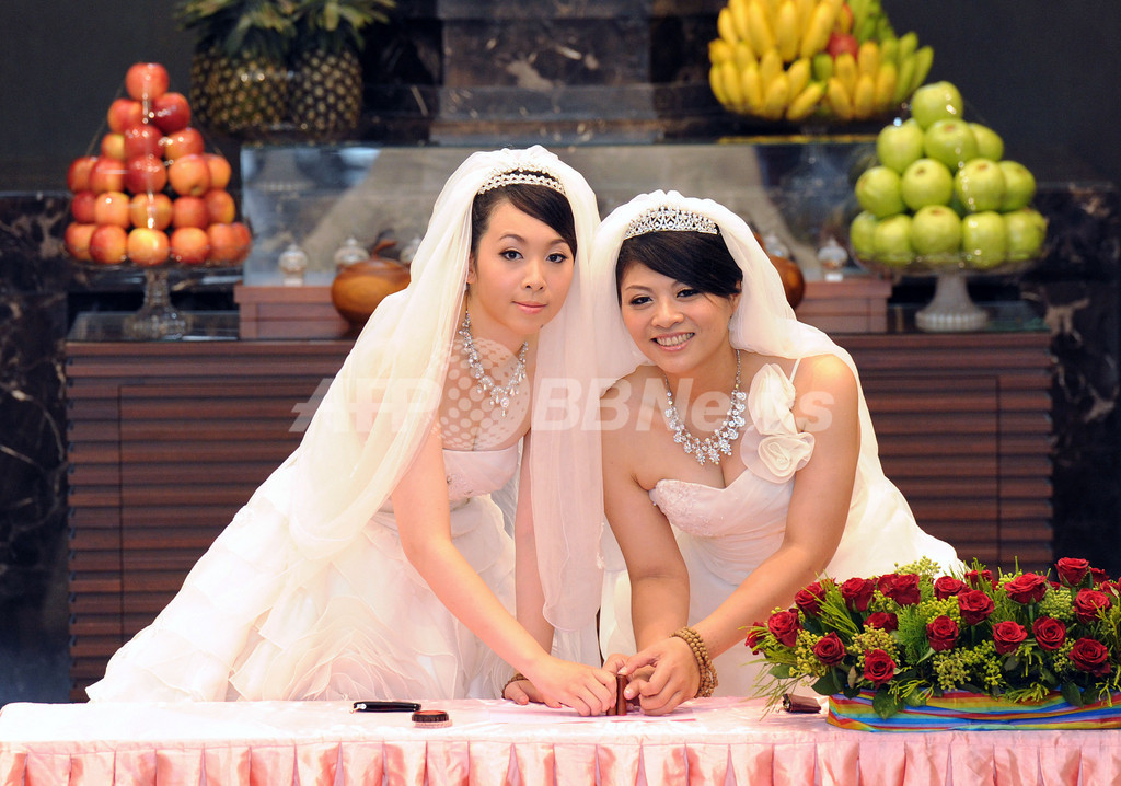 台湾で初 仏式同性結婚式 合法化に期待 写真14枚 国際ニュース Afpbb News