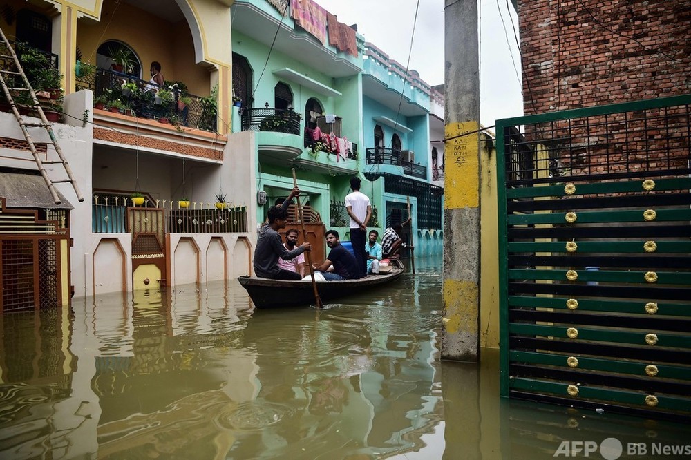 ガンジス川氾濫、数千人救助 インド北部