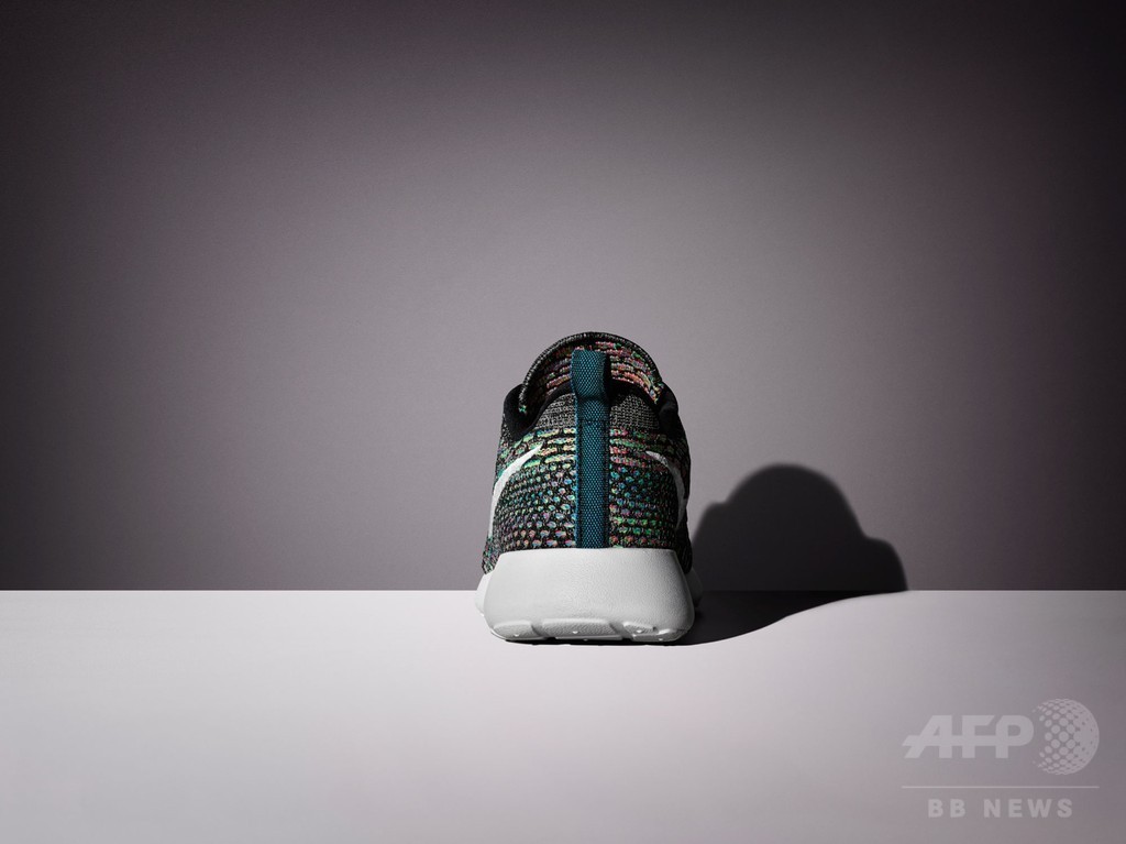 最新アッパー搭載、今まで以上の軽量化に成功「ナイキ ローシフライニット」