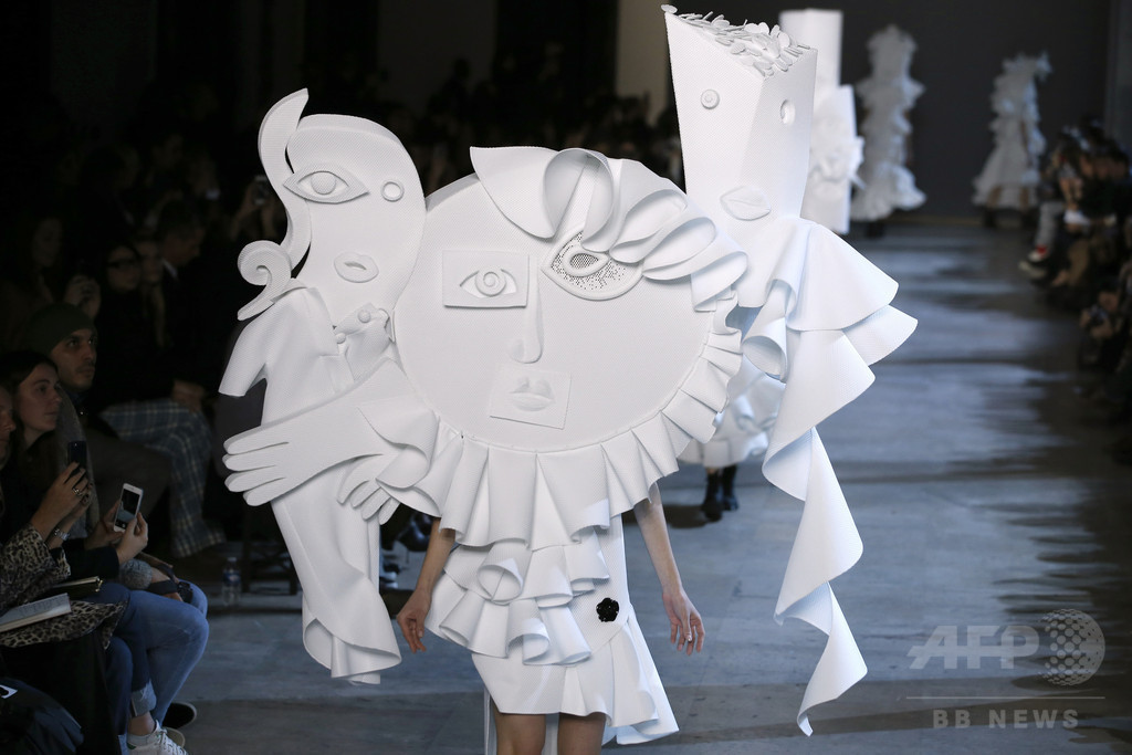 まるで歩く彫像、「ヴィクター＆ロルフ」16年春夏オートクチュール