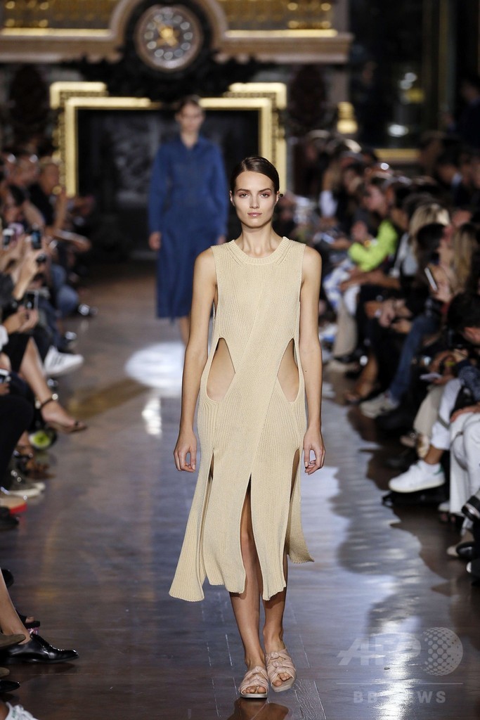 忙しい日々でもリラックスできる服を、「ステラ マッカートニー」15年春夏