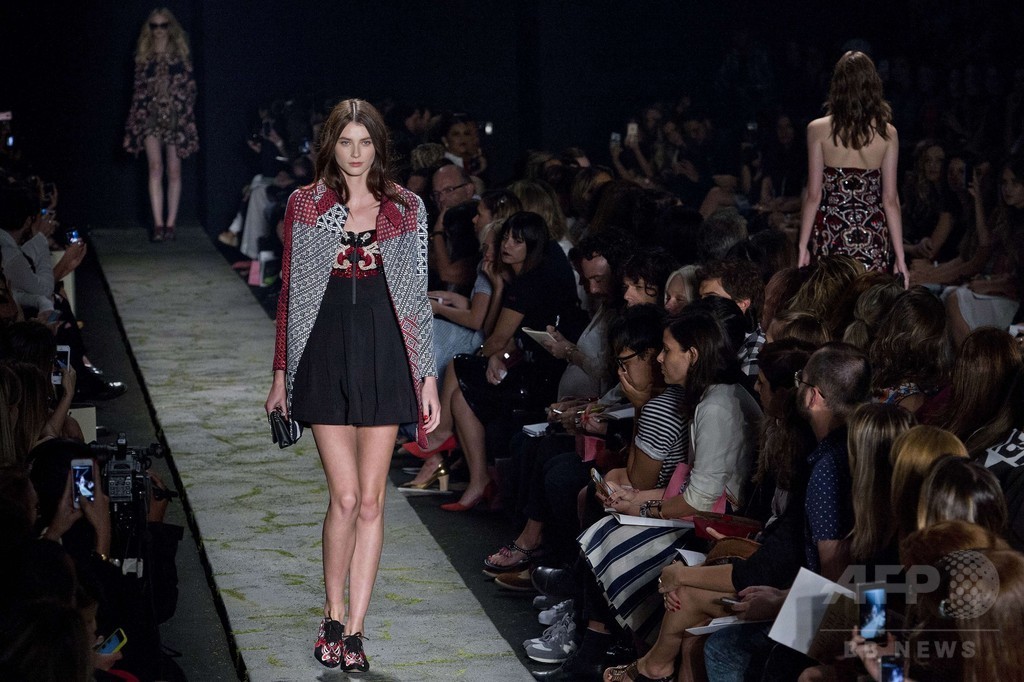 ドナテラ・ヴェルサーチもコレクション発表、「サンパウロ・ファッション・ウィーク」開催