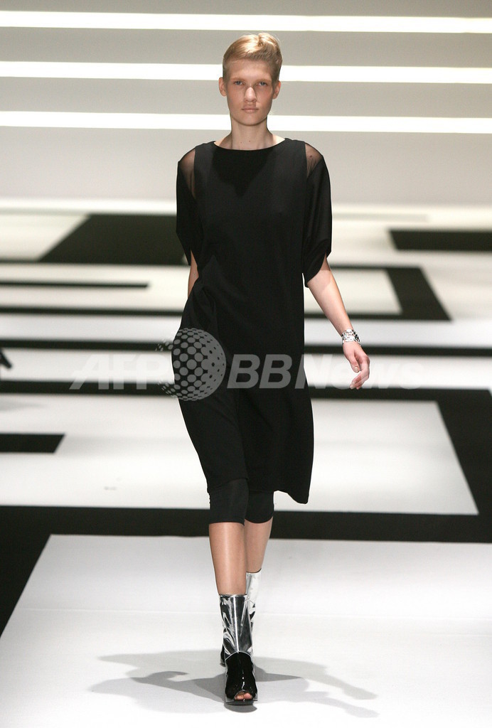 ＜09年春夏東京・コレクション＞グリーン、新作を発表