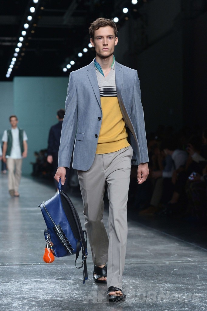 ファーとデニムの組み合わせで新提案、「フェンディ」15年春夏メンズ