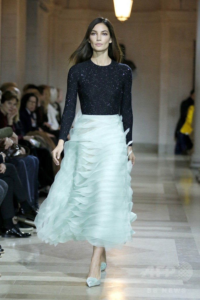 「キャロリーナ ヘレラ」16/17年秋冬コレクション