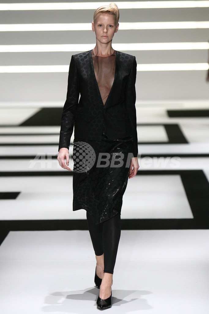 ＜09年春夏東京・コレクション＞グリーン、新作を発表