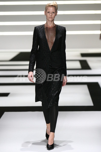 ＜09年春夏東京・コレクション＞グリーン、新作を発表