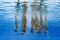 スペイン・バルセロナ（Barcelona）で開催されている第15回世界水泳選手権（15th FINA World Championships）。水中カメラで撮影されたシンクロナイズドスイミング・チームの演技の様子。

チームテクニカルルーティン（TR）予選で演技する日本の選手（2013年7月20日撮影）。(c)AFP/FRANCOIS XAVIER MARIT