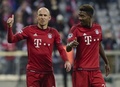 サッカー欧州チャンピオンズリーグ、グループF第4節、バイエルン・ミュンヘン対アーセナル。ゴールを決めて喜ぶバイエルン・ミュンヘンのアリエン・ロッベンとダビド・アラバ（2015年11月4日撮影）。(c)AFP/GUENTER SCHIFFMANN