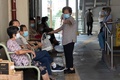 香港で、新型コロナウイルス対策のためマスクを着けた人（2020年8月23日撮影、資料写真）。(c)May JAMES / May James / AFP