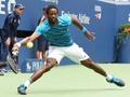 全米オープンテニス、男子シングルス準々決勝。フォアハンドを打つガエル・モンフィス（2016年9月6日撮影）。(c)AFP/TIMOTHY A. CLARY