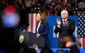 米大統領選の民主党候補、カマラ・ハリス副大統領と副大統領候補のティム・ワルツ・ミネソタ州知事。フィラデルフィアで（2024年8月6日撮影）。(c)MATTHEW HATCHER / AFP