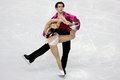 フィギュアスケート四大陸選手権2009（%%ISU Four Continents Figure Skating Championships 2009%%）ペア・ショートプログラム（SP）、64.36点を記録し2位につけたカナダのジェシカ・デュベ（%%Jessica Dube%%、左）とブライス・ダヴィソン（%%Bryce Davison%%）。（2009年2月4日撮影）(c)AFP/Getty Images/Matthew Stockman