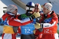 2010年%%バンクーバー冬季五輪%%、ノルディックスキー・ジャンプ団体決勝。オーストリアは1107.9点で優勝し、2連覇を果たした。写真は金メダル獲得を喜ぶオーストリアの（左から）トーマス・モルゲンシュテルン（%%Thomas Morgenstern%%）、グレゴア・シュリーレンツァウアー（%%Gregor Schlierenzauer%%）、アンドレアス・コフラー（%%Andreas Kofler%%）、ウォルフガング・ロイツル（%%Wolfgang Loitzl%%）。（2010年2月22日撮影）(c)AFP/DON EMMERT