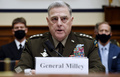 米下院軍事委員会の公聴会で証言するマーク・ミリー統合参謀本部議長（2021年9月29日撮影）。(c)Olivier DOULIERY / POOL / AFP