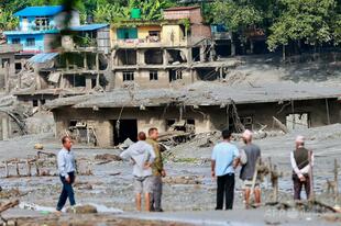 ネパール・チベット洪水、死者273人に 行方不明者1300人超の捜索続く