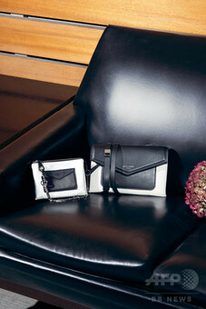 ジバンシィ」新アイコンバッグ“デュエット”、伊勢丹新宿で世界先行発売