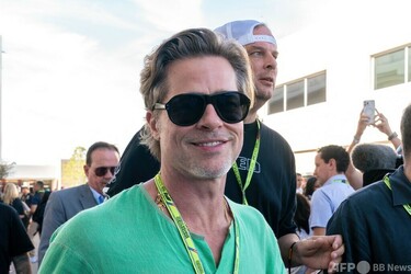 ブラッド・ピットさん、F1米国GPフリー走行を観戦 写真18枚 国際