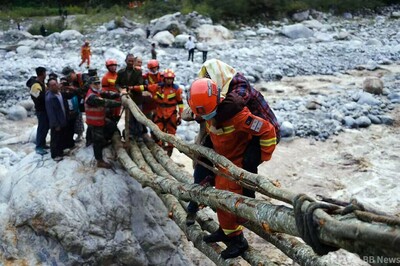 中国・四川地震、死者66人に 捜索続く