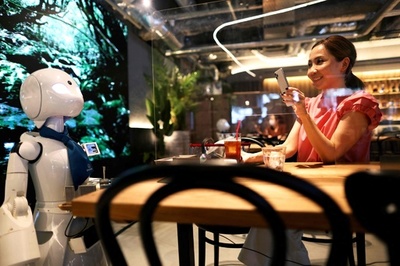 パラ開催の東京に登場したアバターロボットカフェ：障害者の社会参加に一石