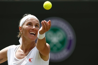 クズネツォワ「励まされただけ」、ウィンブルドン16強もコーチング違反宣告に怒り