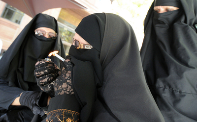 「豪州でのブルカ禁止を」、ブルカ姿でデモ行進 シドニー