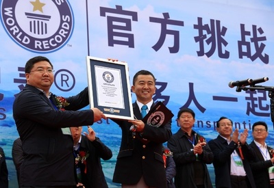 2017人で田植え、ギネス世界記録更新 中国