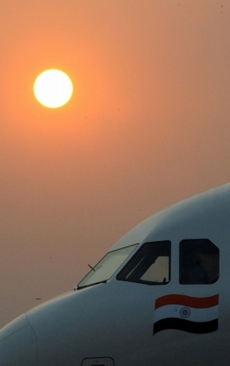 エア・インディア機内に乗客9時間閉じこめ、ロンドン空港