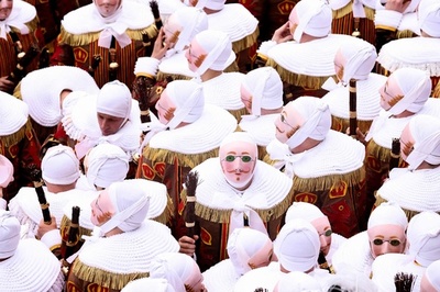 バンシュのカーニバル開催 ベルギー