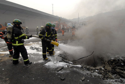 韓国の倉庫地下で火事、40人死亡