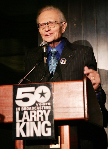 「トークの帝王」ラリー・キング、キャリア50周年祝賀パーティーが開催される - 米国