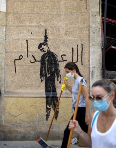 レバノン爆発 被害視察の閣僚ら、罵声浴び追い返される