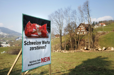 銃制度見直し否決、スイスで国民投票