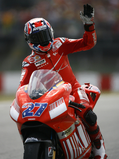 ストーナー MotoGPクラス今季4勝目を挙げる