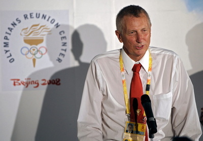 走り高跳びの伝説フォスベリー氏死去、76歳 背面跳び考案