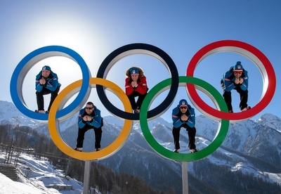 五輪の輪の中で決めポーズ、オーストリア代表