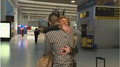 婚約者に振られた英男性、ネット応募の他人と「ハネムーン」へ