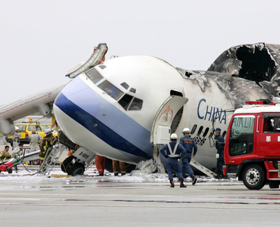 炎上事故の中華航空、「警告ランプ見過ごし」報道を否定