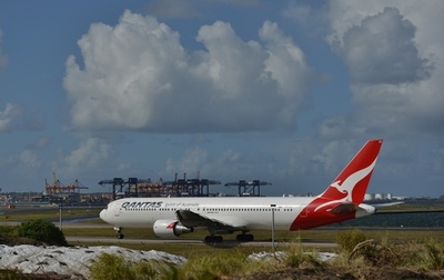 飛行中に機内が「水浸し」、原因はモップか 豪カンタス航空機