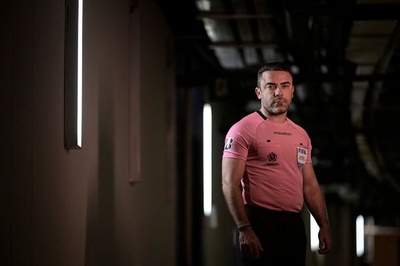 「カムフラージュ」の人生と決別 同性愛公表のブラジル人サッカー審判