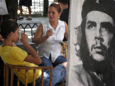 チェ・ゲバラ没後40周年の追悼記念迫るハバナ