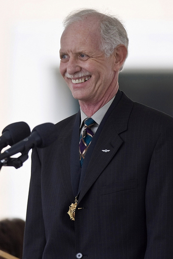 「ハドソン川の奇跡」の機長、テレビで事故時の様子を語る