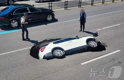 ソウル・地盤陥没で車が落ち、妻死亡…被害者の高齢ドライバーにまさかの“刑事処罰”寸前