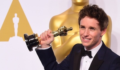 スター街道まっしぐら、オスカー俳優のE・レッドメイン