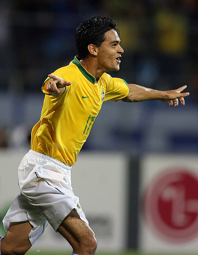 ボルフスブルク ブラジル代表のMFジョズエと4年契約を結ぶ