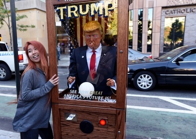 トランプ氏そっくりの占いマシン、NYに出没