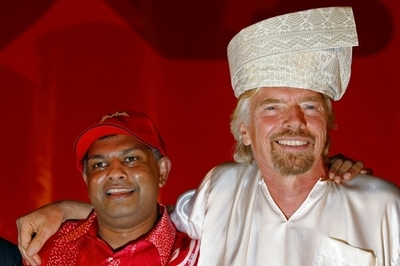 ヴァージン会長の女装罰ゲーム、「すね毛そり権」を競売