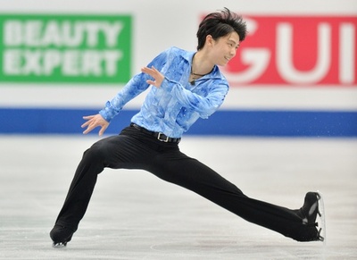 男子SPで3位につけた羽生、世界フィギュア